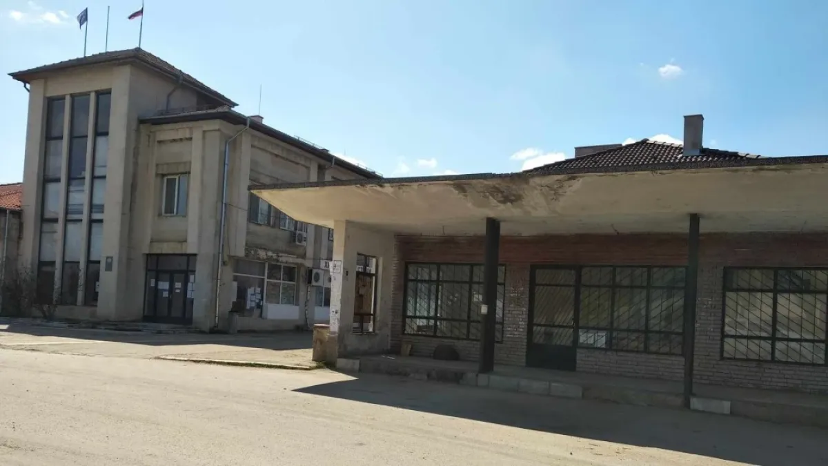Призив за помощ: Пожар изпепели напълно пенсионерски клуб във Врачанско