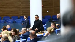 Разкол в НС: МЕЧ и "Възраждане" дават заден за печеливш ход, схемата пропада