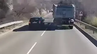 Смразяваща маневра на пътя между Златна Панега и Ябланица ВИДЕО 