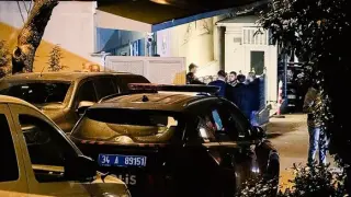 Стрелба в Истанбул: Ехтят откоси от калашници