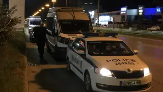 Извънредно: Почерня от спецчасти пред този блок в Казанлък, ето какво се случва СНИМКИ 
