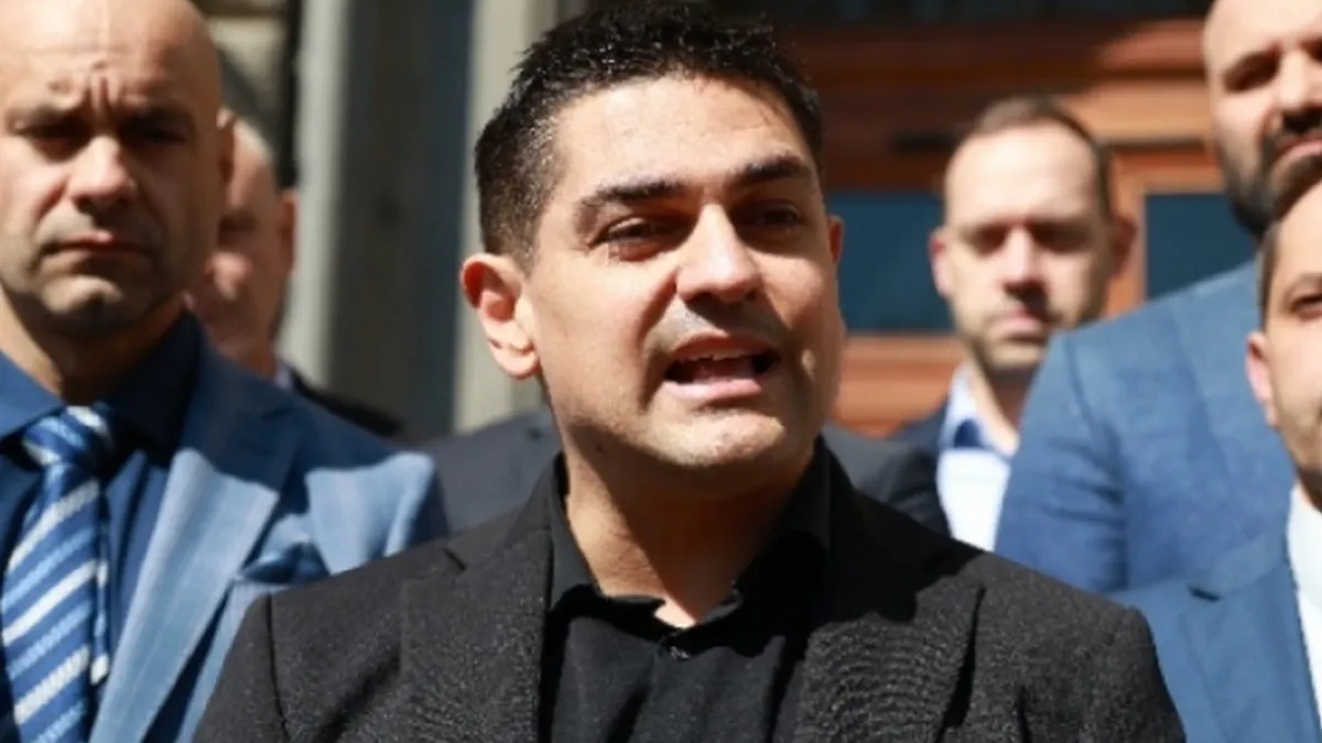 Симов: Радостин Василев реагира като „ощипани тийнейджърчета“