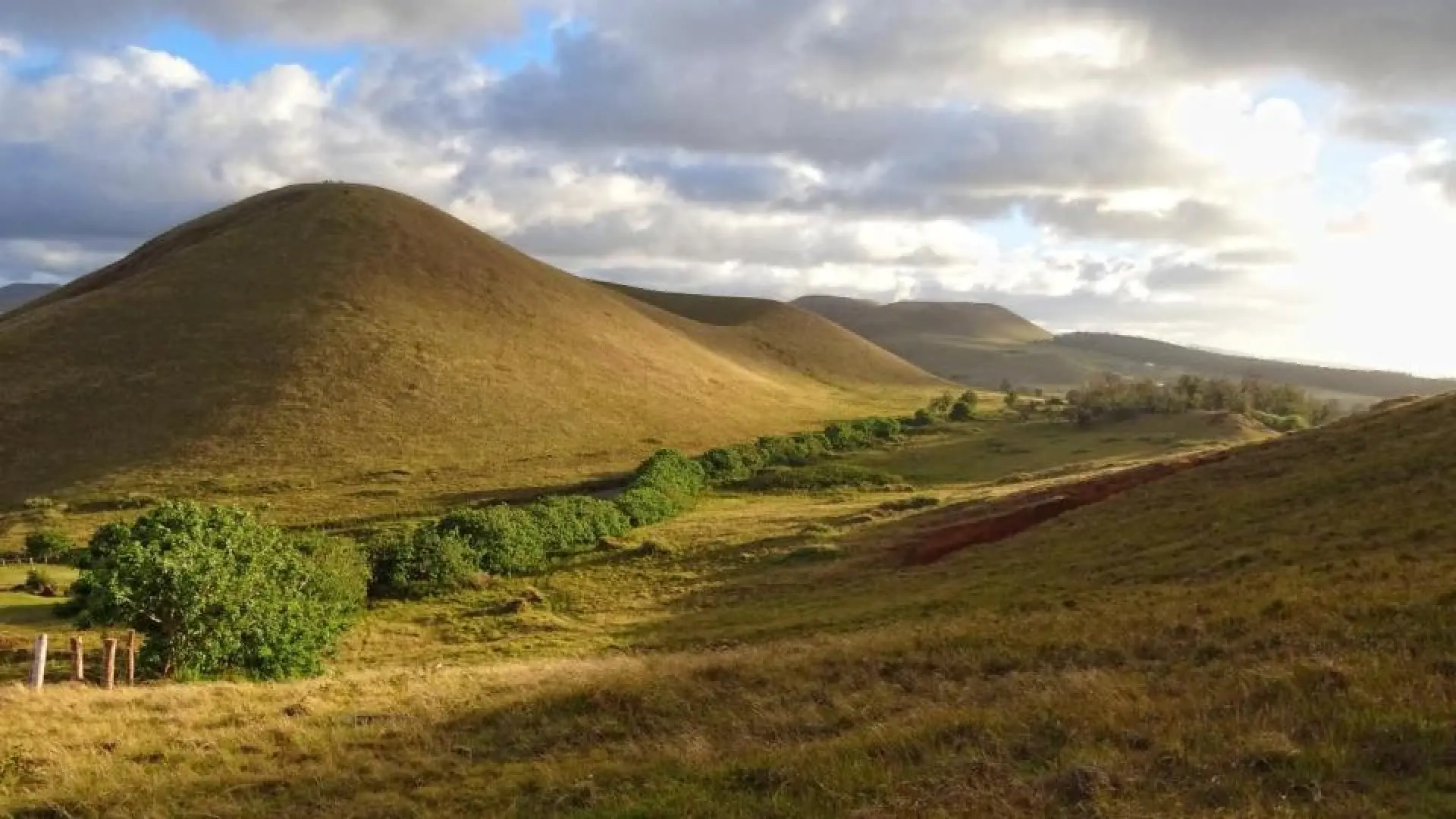 Чували ли сте за острова, открит на Великден?! Само една авиокомпания лети дотам СНИМКИ