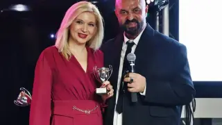 Нина-Никол Хамилтън стана "Тв водеща на годината" на Наградите за мода, стил и бизнес СНИМКИ