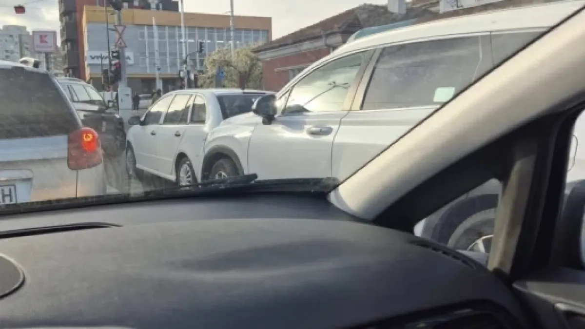 Не е истина! Купонът продължава при "ретроградната" автогара "Овча купел" СНИМКИ