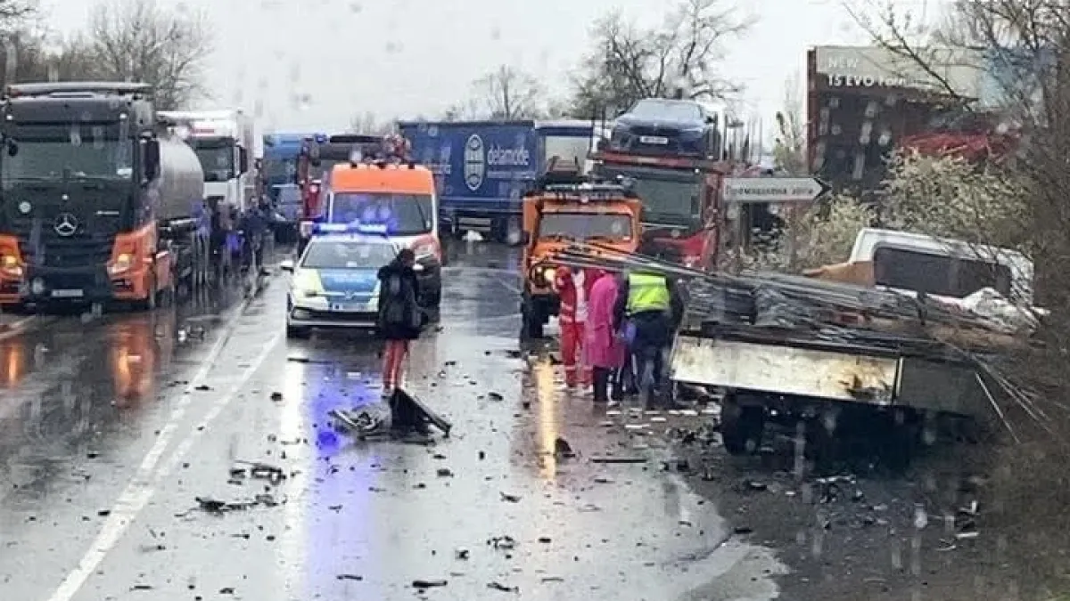 Не е за гледане: Жестока катастрофа на Е-79, пътят е затворен СНИМКИ