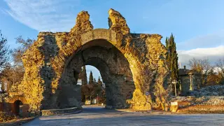 Бивш стопански двор в Хисаря се превръща в квартал с 36 модерни къщи