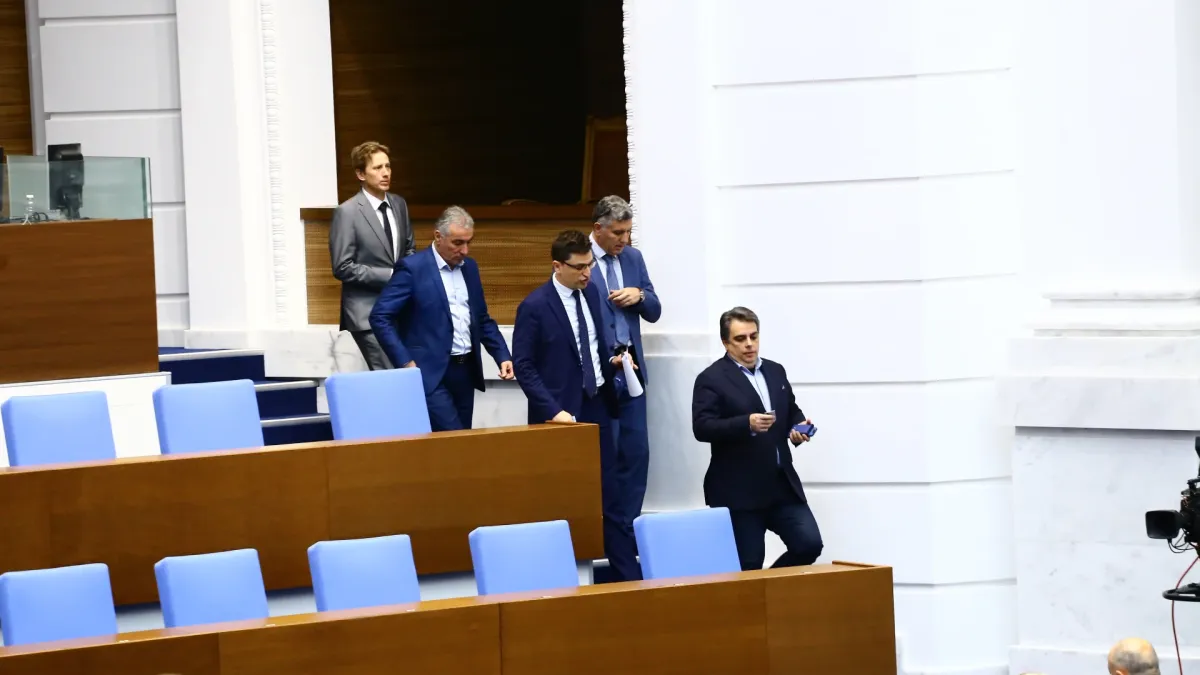 От ПП с подробности за финта, който готвят в НС, ДБ още е подводен камък?