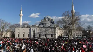Валията на Истанбул взе крайни мерки заради протестите