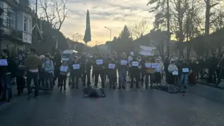 Протестиращи блокираха пътя през Княжево