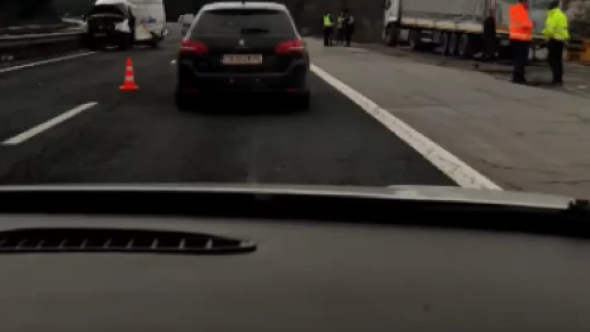Първи СНИМКИ на буса ковчег от касапницата на АМ „Тракия“, 15 мин. преди ужаса убиецът с БМВ-то е...