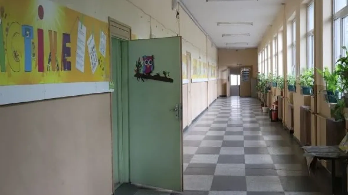 Свиреп екшън между 2 зам.-директорки взриви родно школо, едната е... СНИМКИ