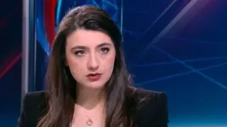 Лена се жалва в мрежата, гледала от втори ред представянето на F-16 