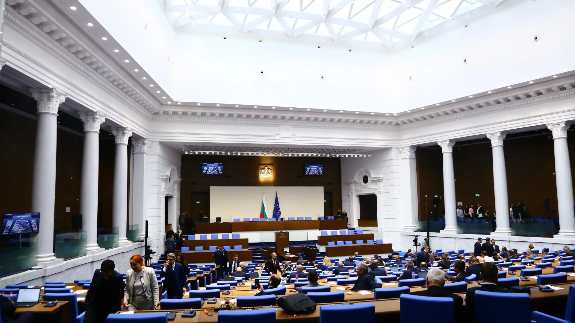 Депутатите решават за важни закони, вкарват "Величие" в комисиите БЛИЦ Live