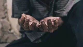 Мъж от Девинско преби дядо си, родителите му гледали 