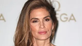 59-г. Синди Крауфорд показа страхотната си фигура в нова фотосесия СНИМКИ 18+