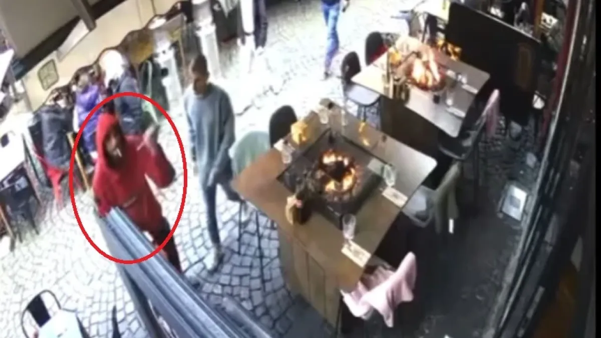 Мъж с червено яке и нож всява ужас в сърцето на Пловдив ВИДЕО 