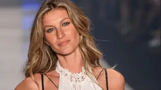 Жизел Бюндхен разголи гърдите си за модна марка СНИМКИ 18+