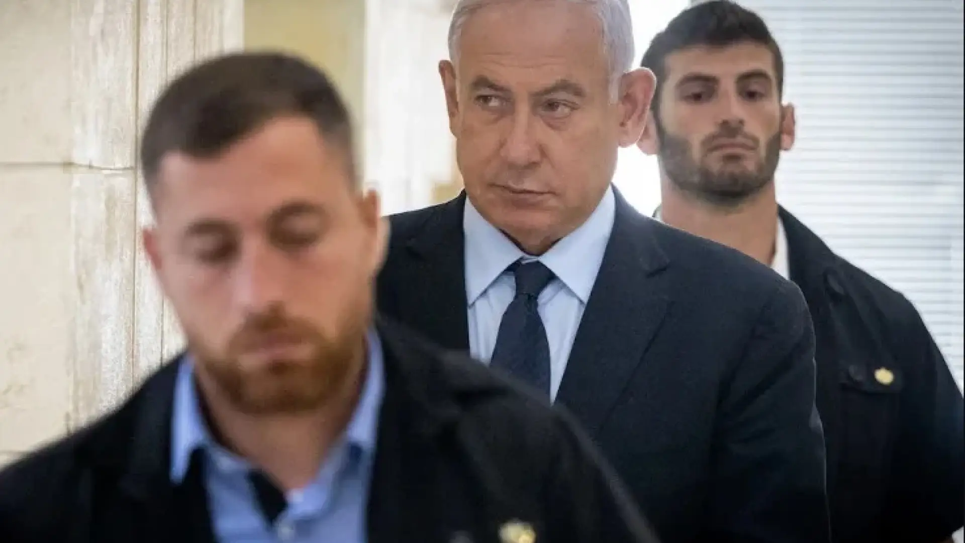 Нетаняху кацна в страна, където трябва да бъде арестуван ВИДЕО