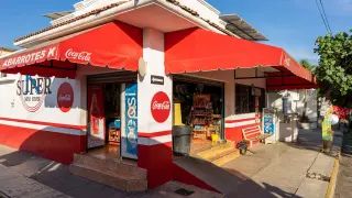 Революционно! В Куба отвориха супермаркети, където се плаща само със...