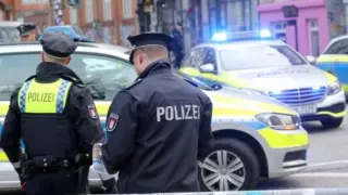 Мъж с мистериозна татуировка на руски изби цяло семейство, а после… СНИМКИ