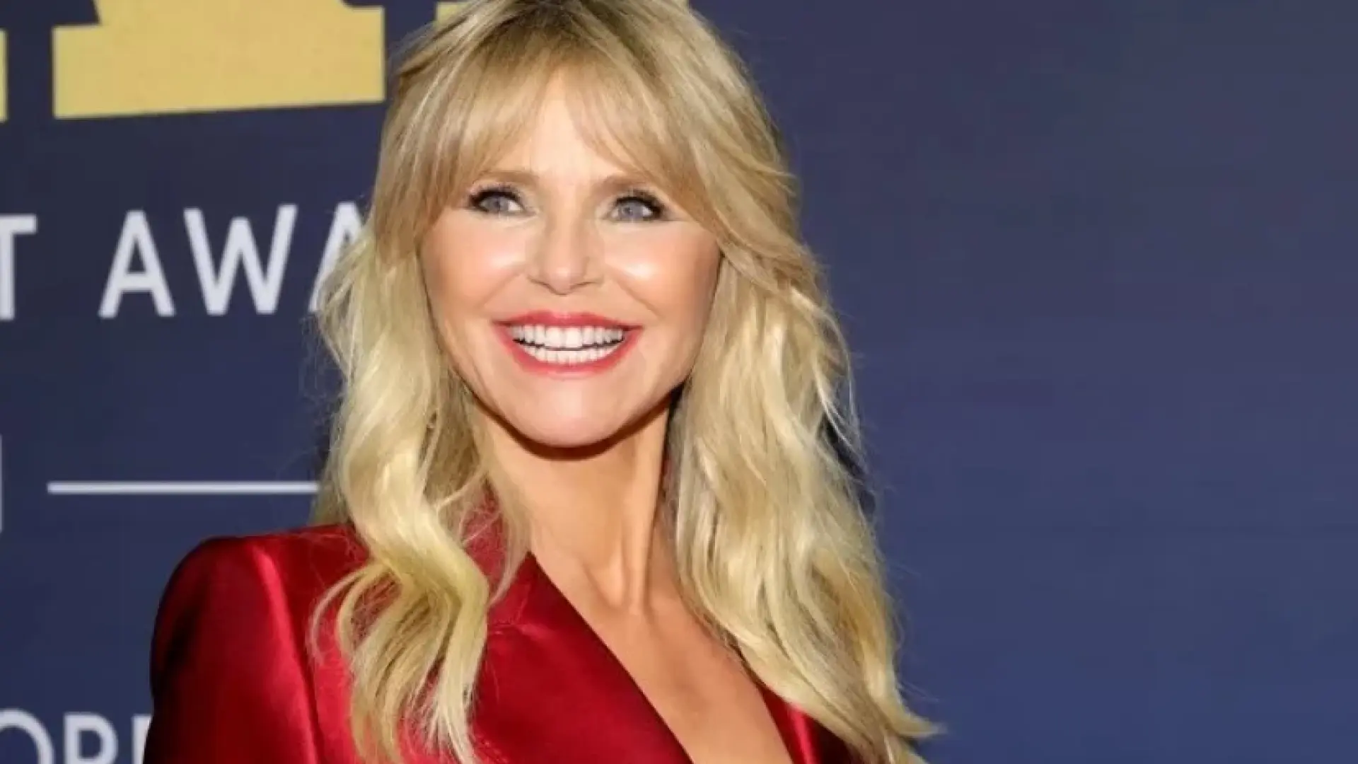 Известна 71-г. моделка показа удивителна фигура по бански СНИМКИ 18+