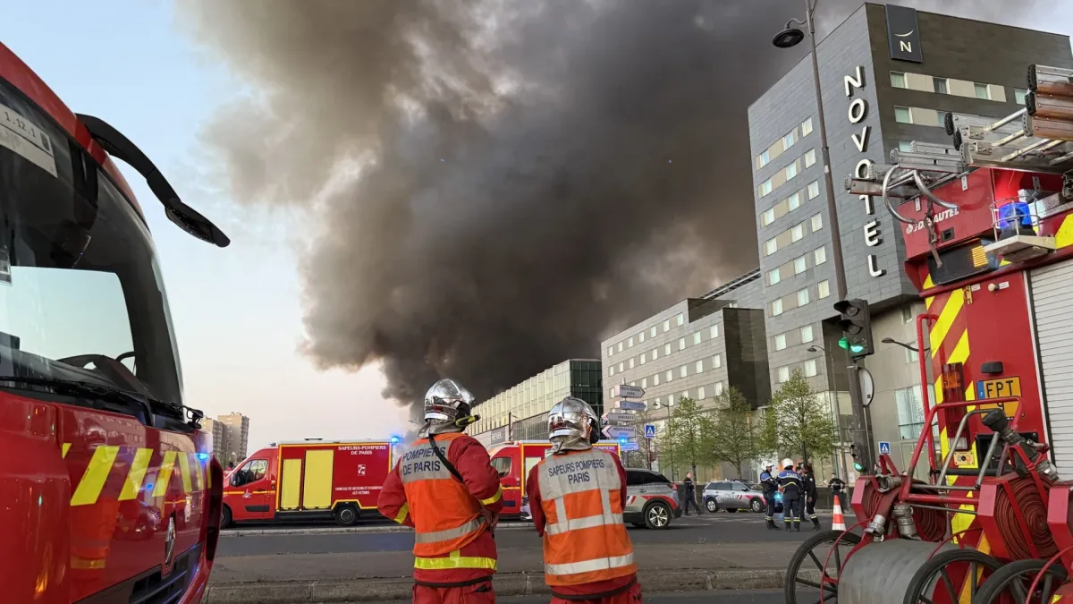 Дежавю: Цял Париж в ужас от нов огнен ад ВИДЕО