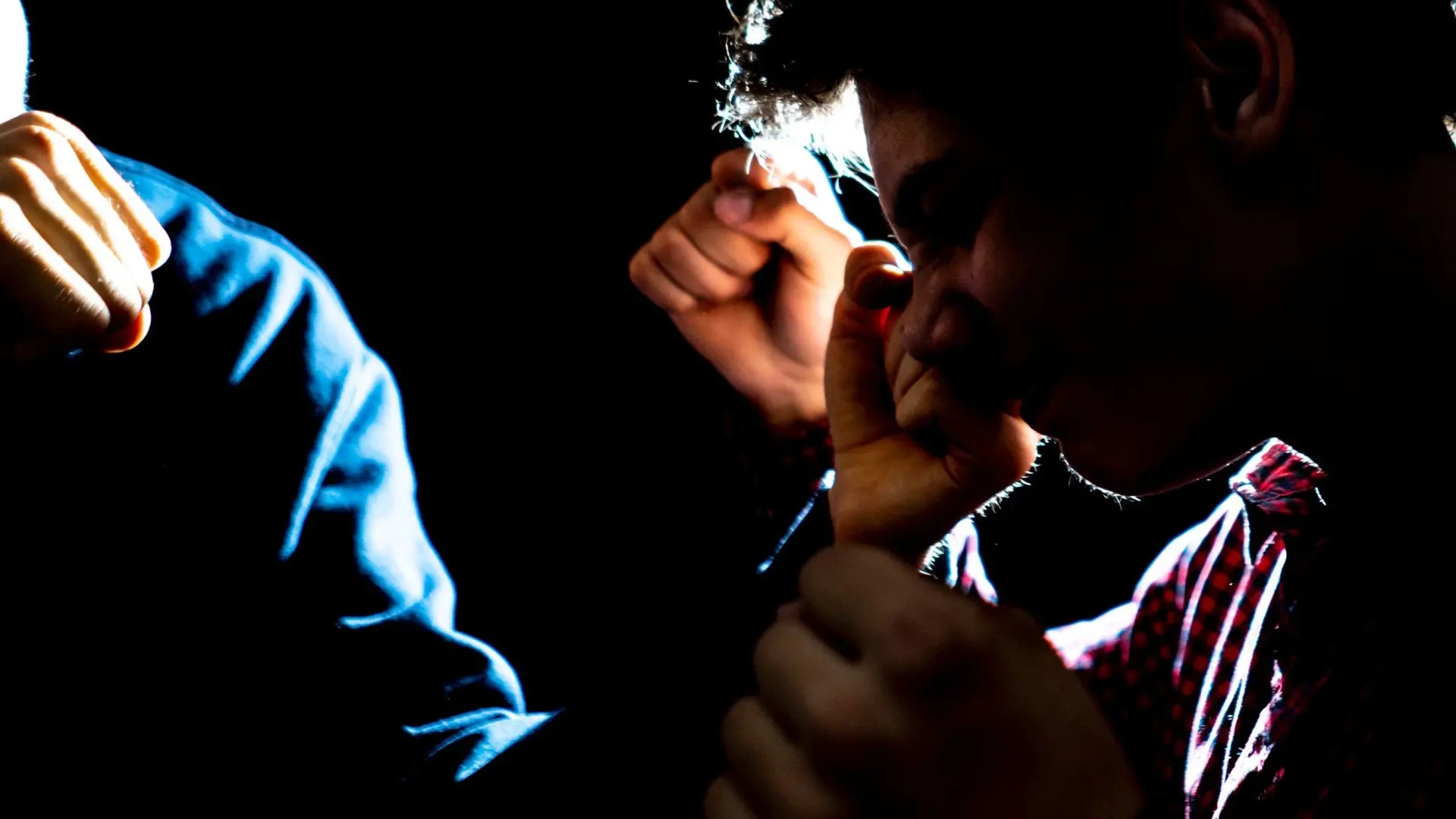 Тийнейджър е в болница, след като непознат го удари през лицето в Пловдив