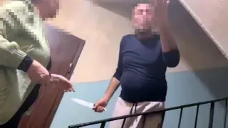 Филм на ужасите в София! Мъж размахва нож на съседи в „Дружба“ 1