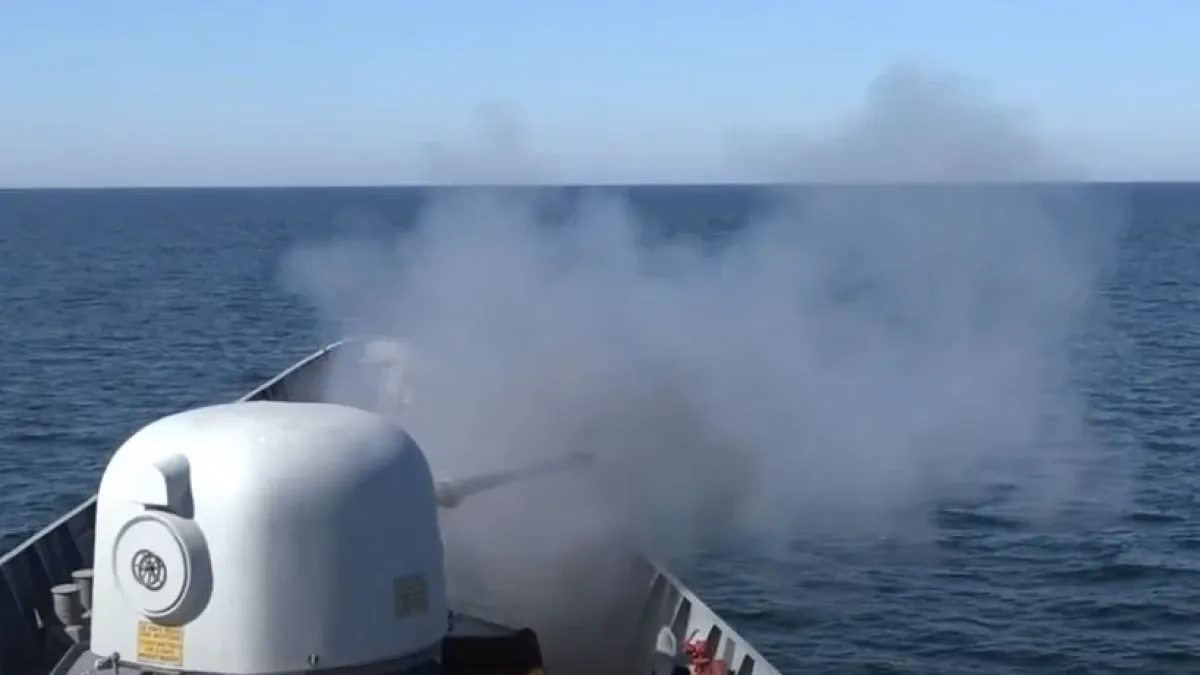 Черно море ври от военни машини, стрелба и командоси ВИДЕО