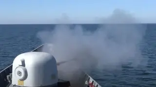 Черно море ври от военни машини, стрелба и командоси ВИДЕО