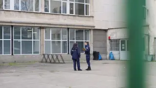 Шокиращ разказ на свидетел за инцидента с гимназист в София, по това време в училището била и... СНИМКИ