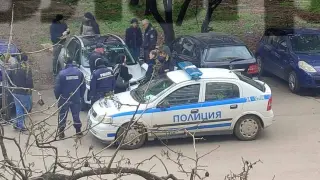 Извънредно: Полицаи завардиха столичен квартал, има арестувани! Зрелищни СНИМКИ