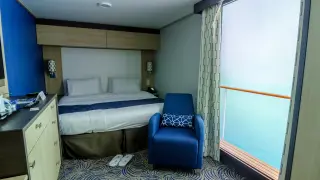 Служител на круиз получи уникален бакшиш - последва гневна вълна