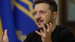 Зеленски обърна дебелия край и наложи санкции на 4 влиятелни личности