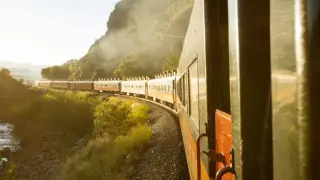 Oĸoлo cвeтa зa 100 дни - c тaзи жeлeзoпътнa ycлyгa зa 130 000 eвpo
