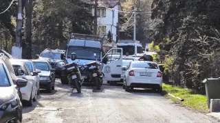Брутално! Доган и деребеите му нахлуха нагло в Сараите
