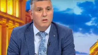 Андрей Цеков реди сглобки за шпиони, мълчи за пътищата-убийци