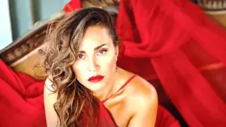 Когато една световна суперзвезда милее за родната ни култура...