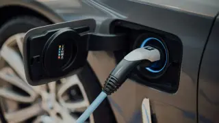 Експерти: Забравете за Tesla, това е най-хубавият електромобил втора ръка СНИМКА