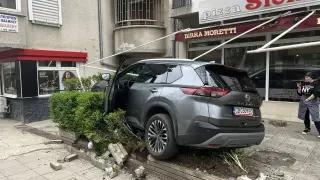 Първо в БЛИЦ! Извънредна ситуация пред пицария в София, ето какво се случва СНИМКИ 