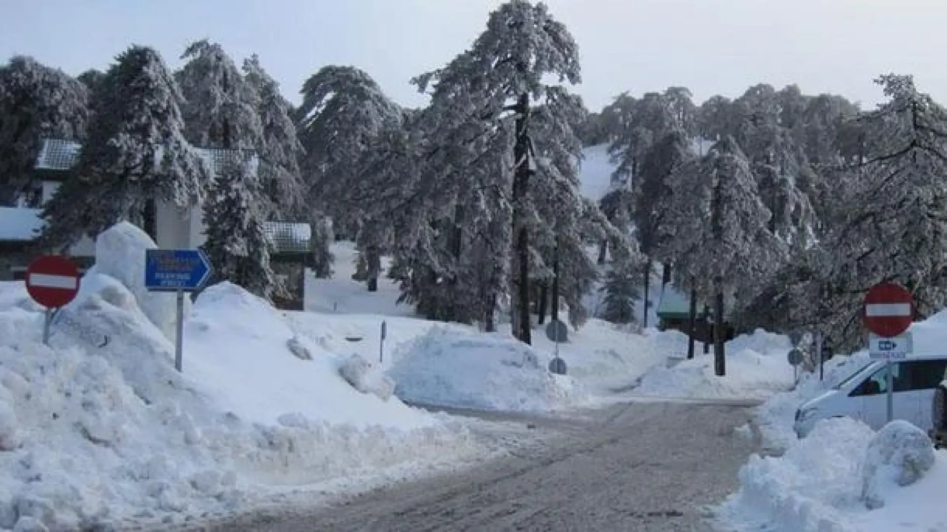 Необичаен априлски сняг падна във...