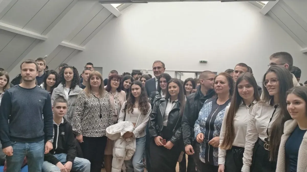 Министър Гуцанов с призив: Всички заедно трябва да застанем срещу вейповете сред децата