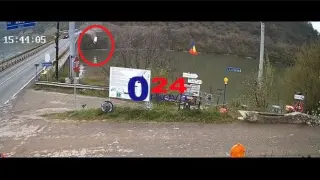 ВИДЕО показва ужасяващия момент, в който микробусът с български шофьор полита в Дунава 