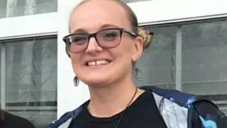 Учителка се разплакала пред ученик и след това започнали да правят секс СНИМКИ