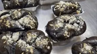 Ядем черен козунак за Великден