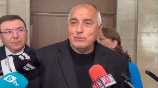 "Ту-тууу" от кръста и завист за милиарди: Великденското просветление на Борисов в парламента БЛИЦ Live
