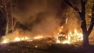 Русия атакува масирано Днипро с дронове, има загинали, пожари и поразени сгради ВИДЕО