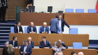 Гласуват третия вот на недоверие срещу кабинета "Желязков"