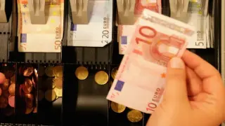 Изпълнителен директор на държавна агенция в Румъния е заловен, докато изхвърлял подкуп в тоалетна